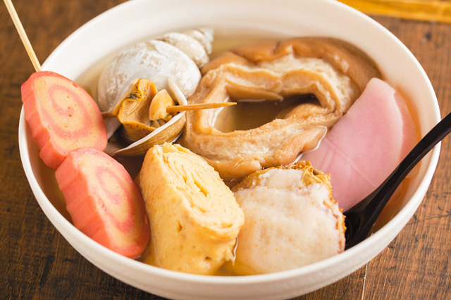 にぎわいのなかで飲んで食べるのが魅力!「近江町市場飲食街 いっぷく横丁」