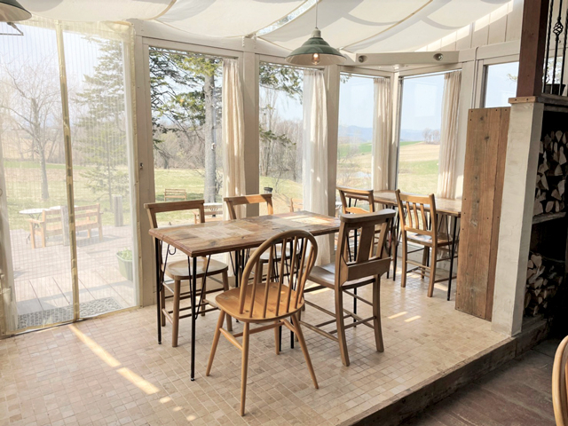 【美瑛のおすすめ野菜ランチ】農場スープともっちもちの手ごねパン「畑のパンひとさじ」