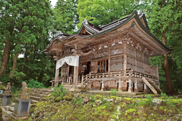 湖畔にたたずむパワースポット 十和田神社