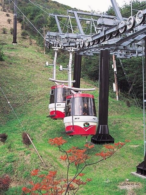 榛名湖畔と榛名富士の山頂を結ぶ「榛名山ロープウェイ」