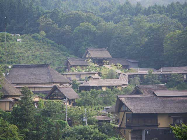 旅籠の雰囲気が香る一軒宿「かやぶきの郷薬師温泉 旅籠」