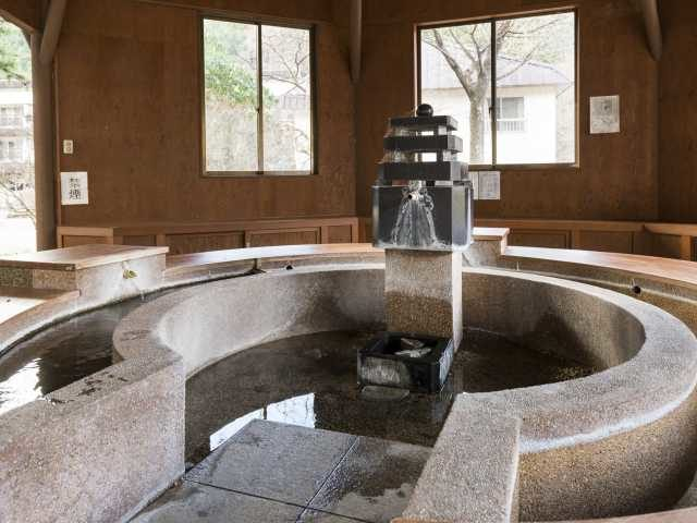 ゆずりは飲泉所