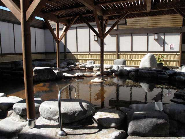 湯量豊富な自家源泉が自慢「天然温泉 天神の湯」