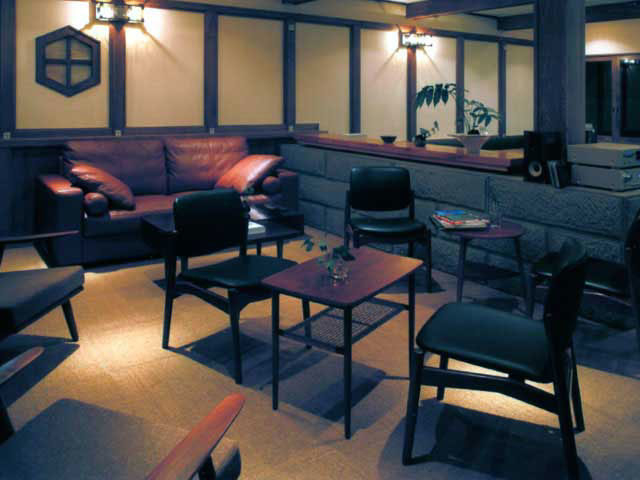 【伊香保の人気カフェ】老舗旅館のレトロなカフェ&バー「楽水楽山」