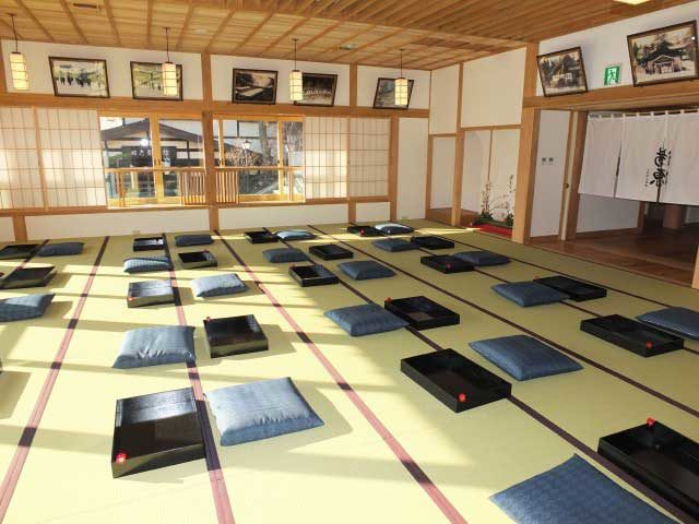 檜と石造りの湯を日替わりで楽しんで「御座之湯」