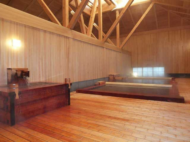 檜と石造りの湯を日替わりで楽しんで「御座之湯」