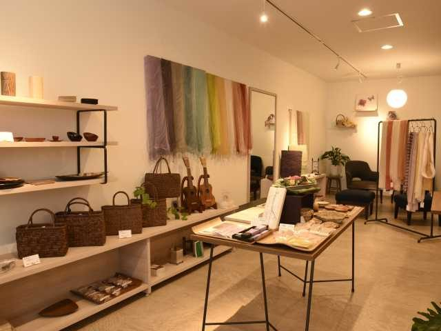 ② 10:30 おしゃれな工芸品を自分用に購入