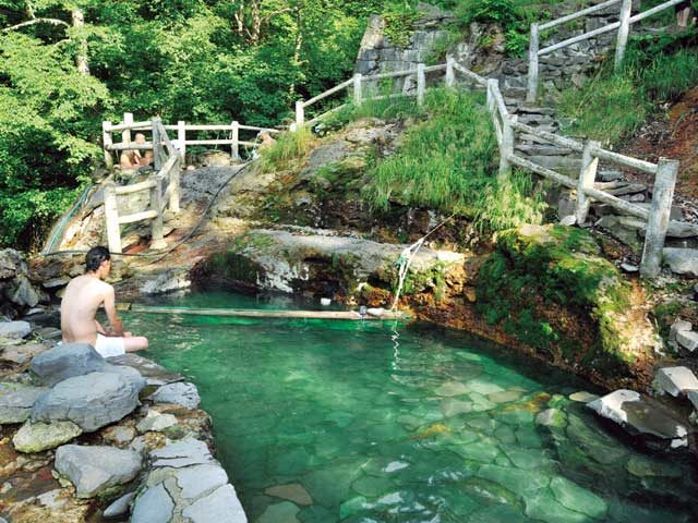 十勝岳の自然に囲まれた北海道一高所にある温泉
