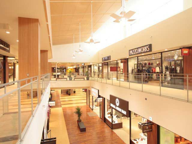 空港近くのアウトレット