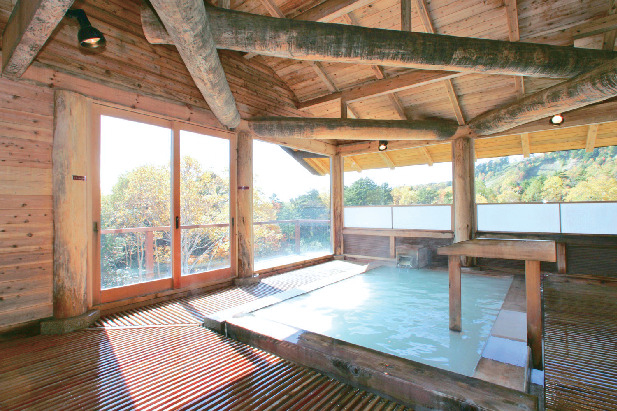 【草津温泉・万座温泉・軽井沢×ドライブ②】高原に湧き出る白濁の温泉「万座温泉」