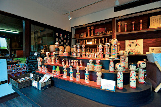 可憐で素朴な作並こけし「平賀こけし店」