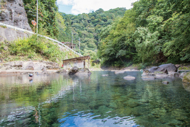 【群馬・中之条×秘湯】川まるごと温泉 水着で入れる!「尻焼温泉」