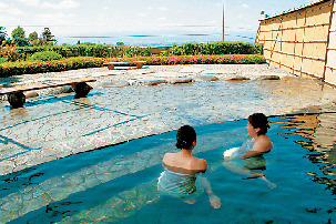 前橋の夜景を望む露天風呂「道の駅 ふじみ富士見温泉ふれあい館」