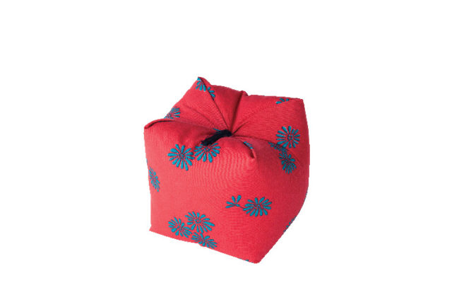 カラフルでかわいい手作りの座布団「Platz」