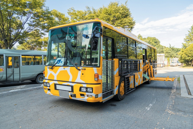 リフト付きエサやりバス