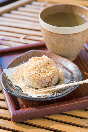 創作スイーツを足湯のあるカフェで「香茶房 おきなや」