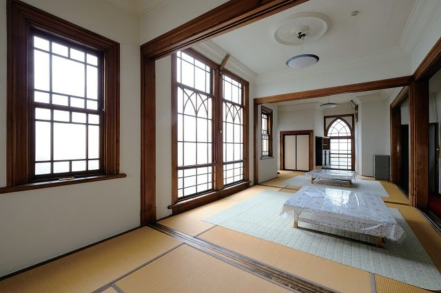 2つの塔を持つ東北最初のプロテスタント教会「日本キリスト教団弘前教会」