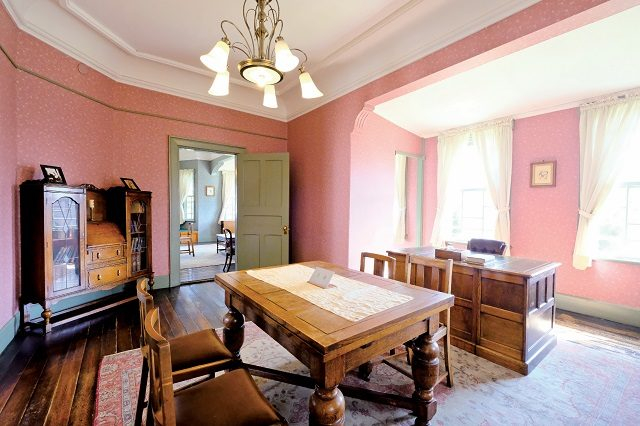 当時の暮らしぶりを伝える外国人教師の洋館「旧東奥義塾外人教師館」