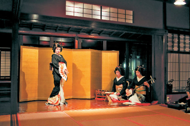 【ひがし茶屋街×お茶屋見学】金沢ひがし茶屋街 懐華樓