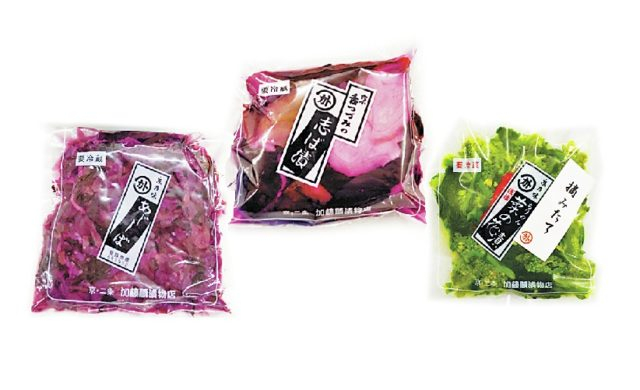 (左)あじしば 540円(110g)、(中)京舌つづみの志ば漬(赤) 540円(150g)、(右)摘みたてちりめん菜の花漬 756円(110g)