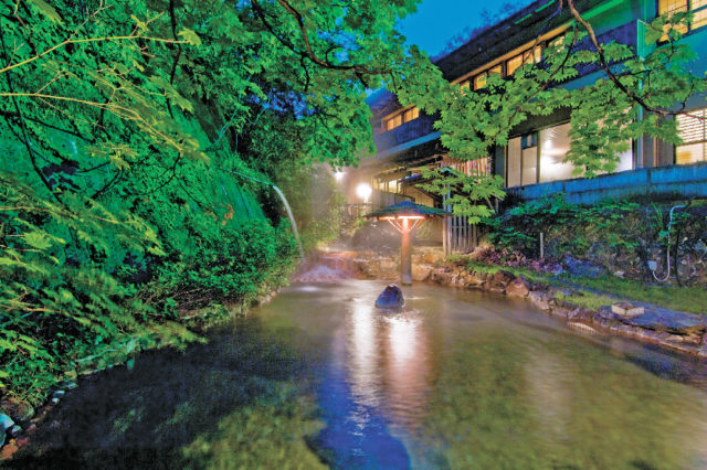那須最奥地の秘湯で贅沢おこもり「大丸温泉旅館」