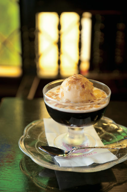 【京都×レトロ喫茶店】優雅な調度品と文化の香り漂うサロン「フランソア喫茶室」