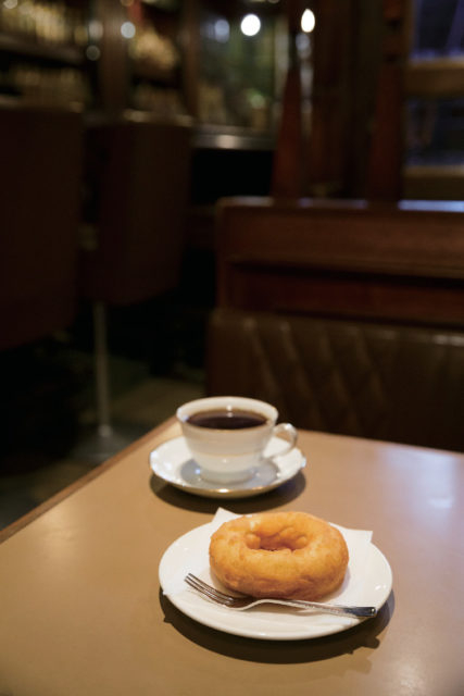 【京都×レトロ喫茶店】大人の時間を楽しめる香り高い異空間「六曜社 地下店」