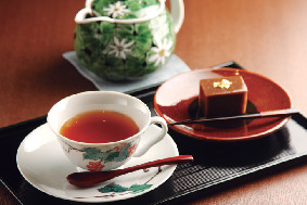 【主計町茶屋街のひと休みスポット】上林金沢茶舗 茶fe