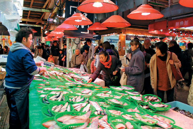 【1泊2日の金沢観光モデルコース】4.近江町市場