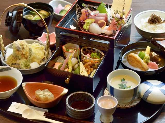 和倉温泉の有名旅館の味をエキナカで「加賀屋 金沢店」