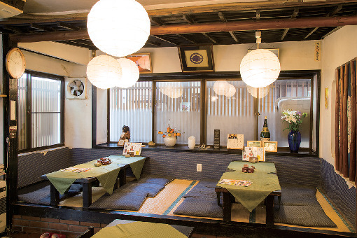 打ちたて十割そばを地元のきのこと一緒に「そば三昧 中島屋」