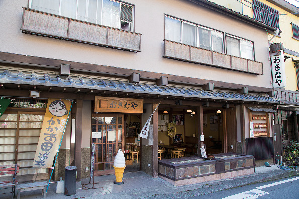 創作スイーツを足湯のあるカフェで「香茶房 おきなや」