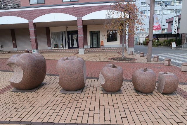 こちらもCHECK!街にあふれるりんごモチーフ