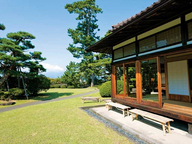 日本庭園に和館やモダンな洋館が点在「藤田記念庭園」