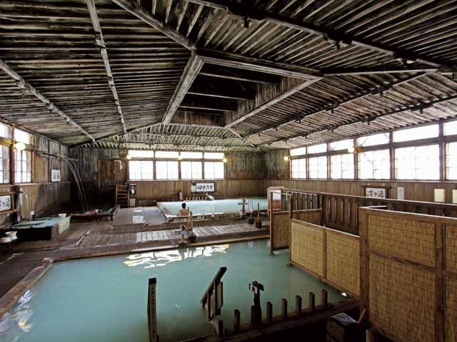 圧巻の千人風呂!酸ヶ湯温泉