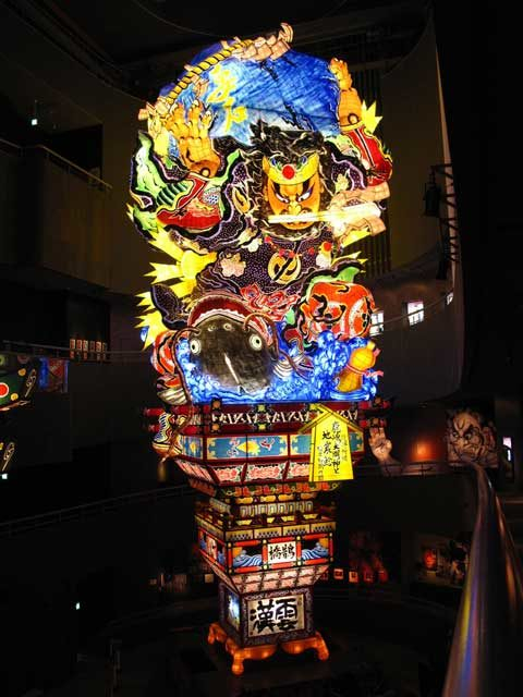 現役の大型立佞武多が一年中見学できる「立佞武多の館」