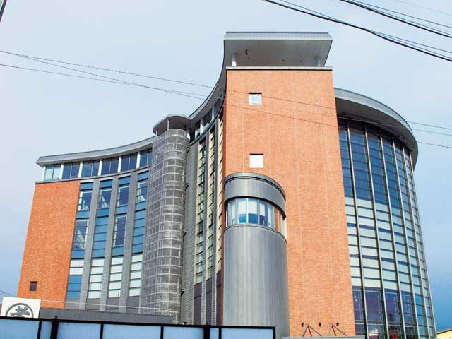 現役の大型立佞武多が一年中見学できる「立佞武多の館」