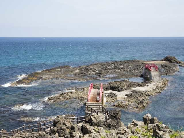 【津軽半島×ドライブ】奇岩が突き出た迫力ある景勝地「高野崎」