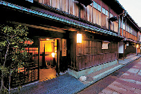 【金沢×ライトアップ】三味線や太鼓の音が聞こえてくる「ひがし茶屋街」