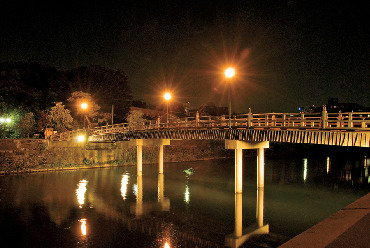【金沢×ライトアップ】対岸の東山へ渡れる橋「中の橋」