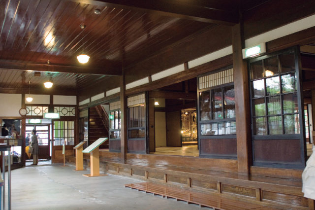 太宰治記念館「斜陽館」