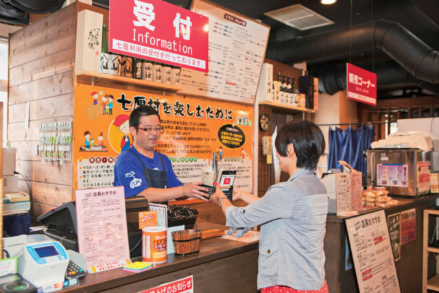 【八食センターで炭火焼き】1.受付を済ませて市場で食材をGET!