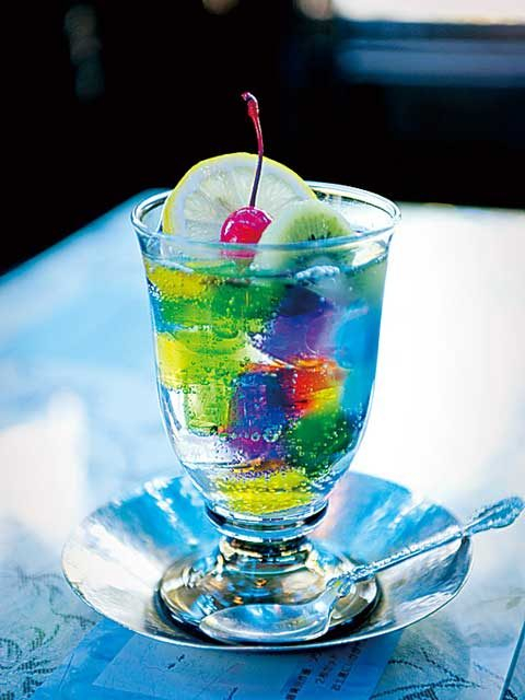 【京都×レトロ喫茶店】幻想的な蒼い光に包まれて「喫茶ソワレ」