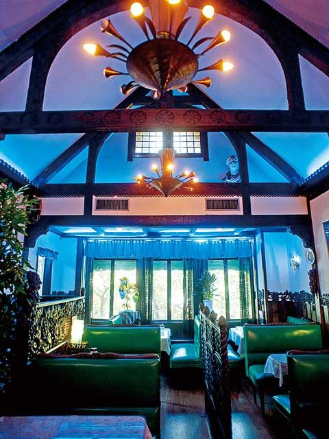 【京都×レトロ喫茶店】幻想的な蒼い光に包まれて「喫茶ソワレ」