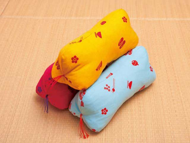 カラフルでかわいい手作りの座布団「Platz」