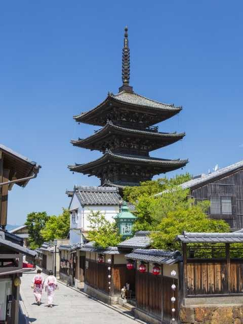 【1泊2日の京都観光モデルコース】1日目 12:00 ②清水寺の舞台から絶景ビューを眺める