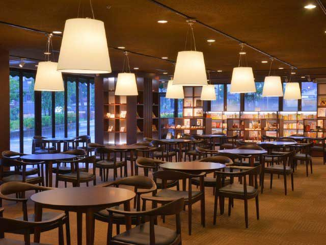 トロッコ列車や保津川下りの観光拠点にとっても便利「ブック&カフェ Tutti」