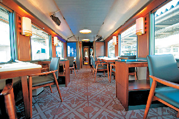 3号車 オープンダイニング車両