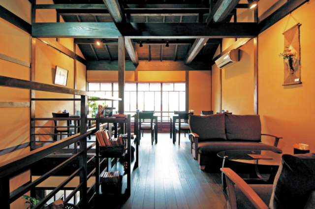 【ひがし茶屋街の町家カフェ】コーヒー専門店の和風パフェでほっこり「茶房 素心」