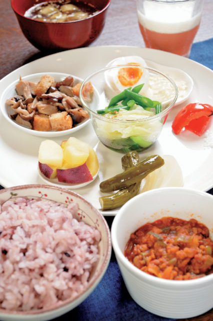 野菜たっぷりの手作りランチを「さくらカフェ」